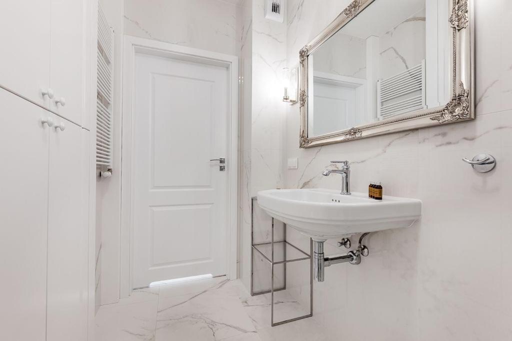 Flatbook Apartment กดัญสก์ ภายนอก รูปภาพ